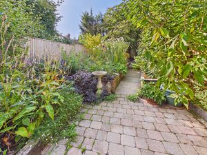 REAR GARDEN- click for photo gallery